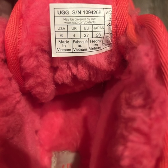 NWT UGG Neumel Boots! - Picture 8 of 9